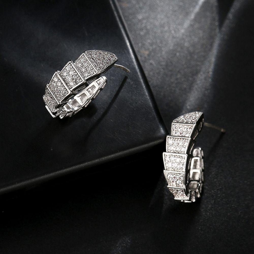 Mxbeauty Anting Gaya Korea Kreatif Keren Elegan Berkilau Warna Perak Temperamen Anting Ular