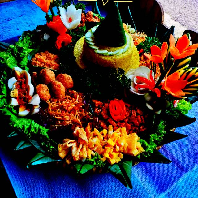 

Tumpeng untuk 15 orang