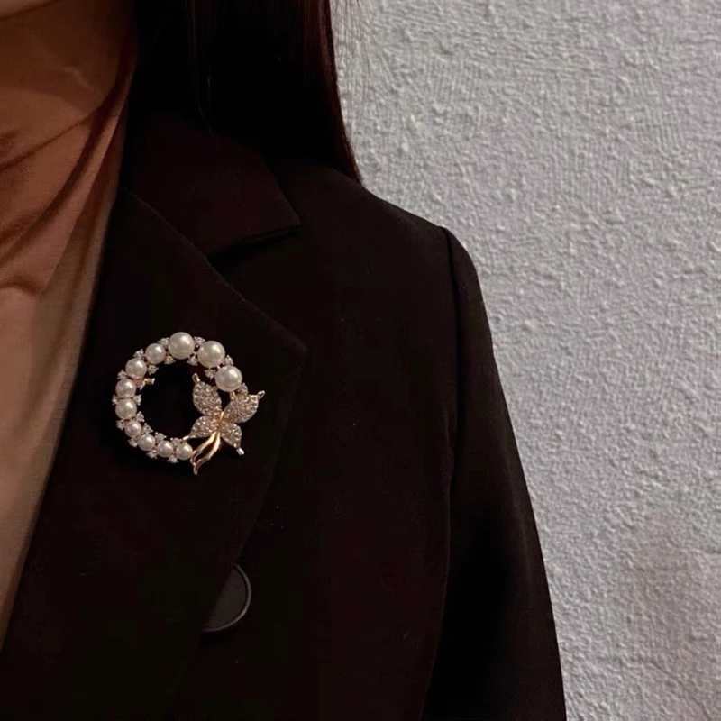 Bros Pin Bentuk Butterfly Circle Aksen Mutiara Berlian Imitasi Bahan Metal Gaya Vintage Untuk Wanita