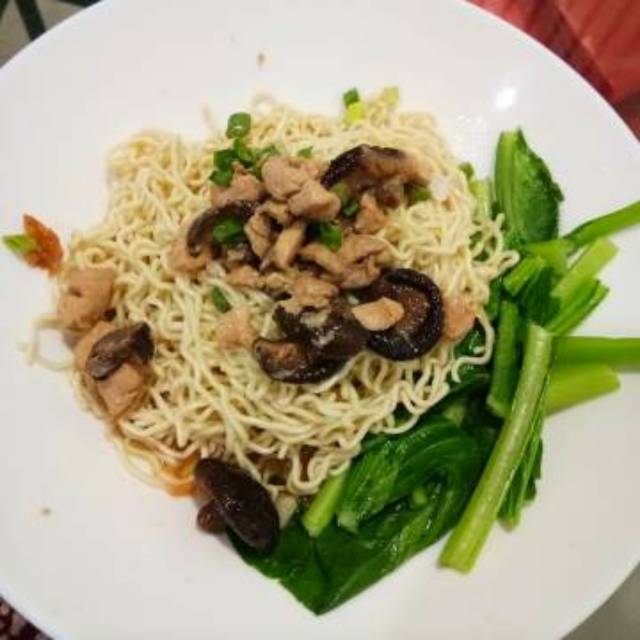 

Mie rebus lurus mentah 1kg (10-11 porsi)