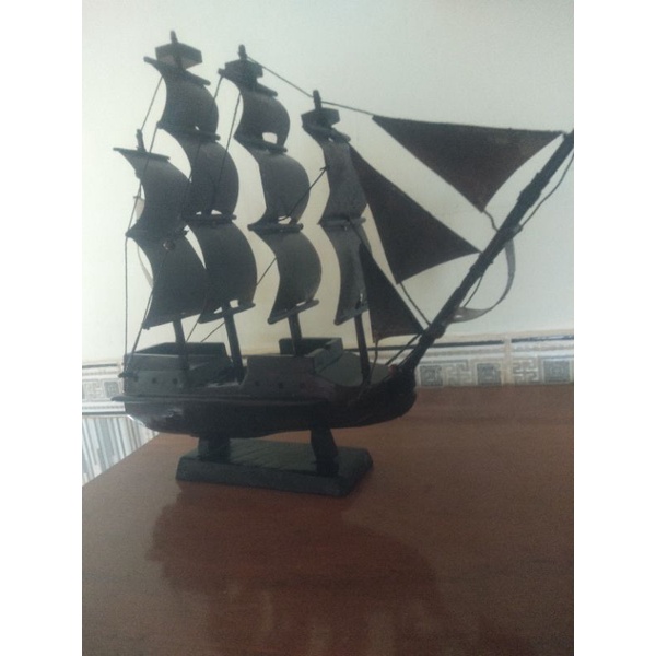 miniatur kapal layar