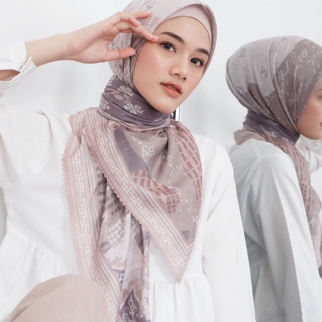 Iswara scarf Naraya Kayana original wearing klamby