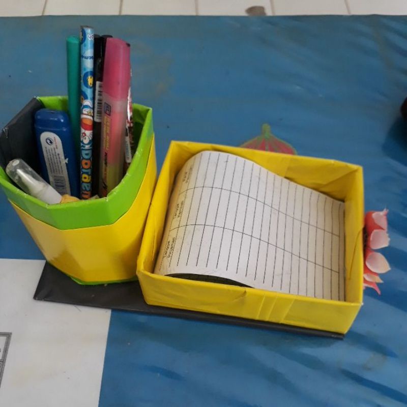

tempat alat tulis