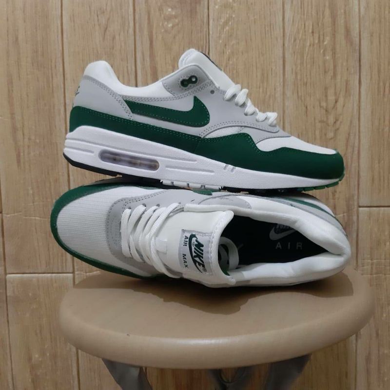 nike air max plus tn light bone