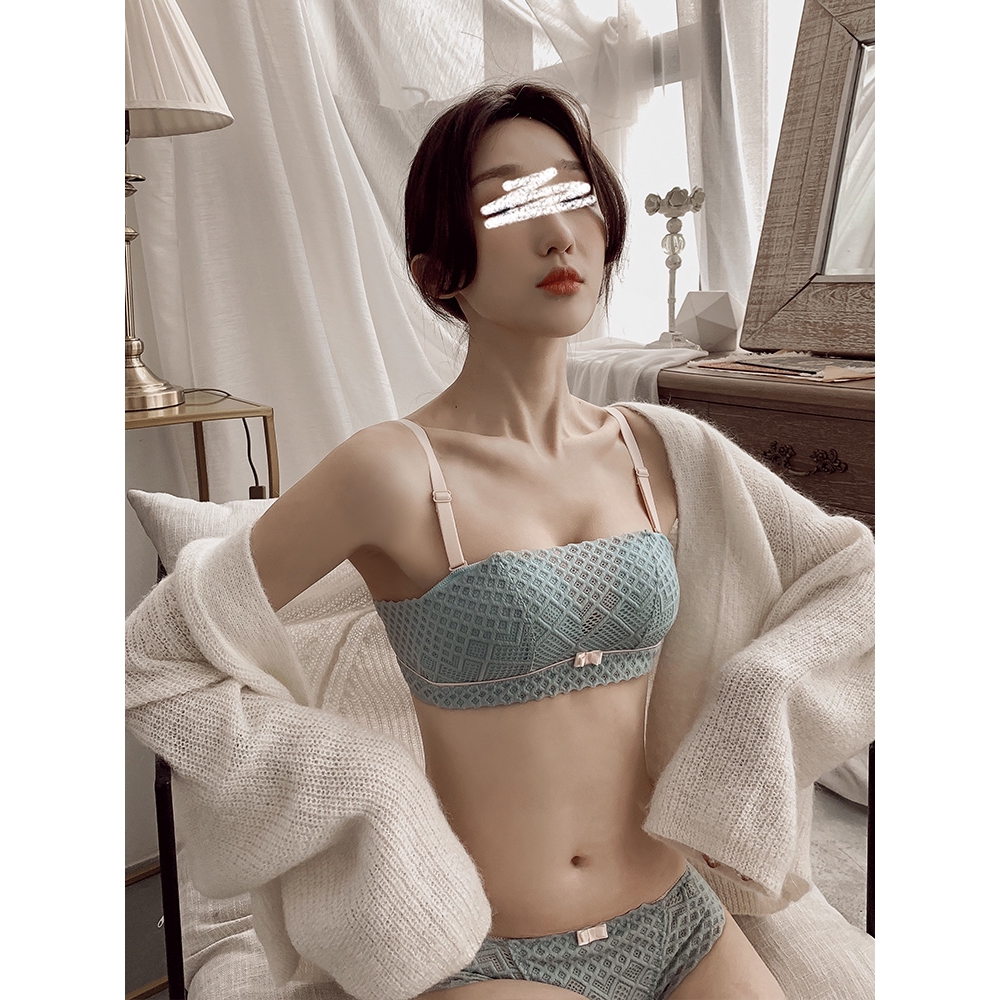 Bra Wanita dengan Model Tanpa Kawat dan Bahan Lace Tipis