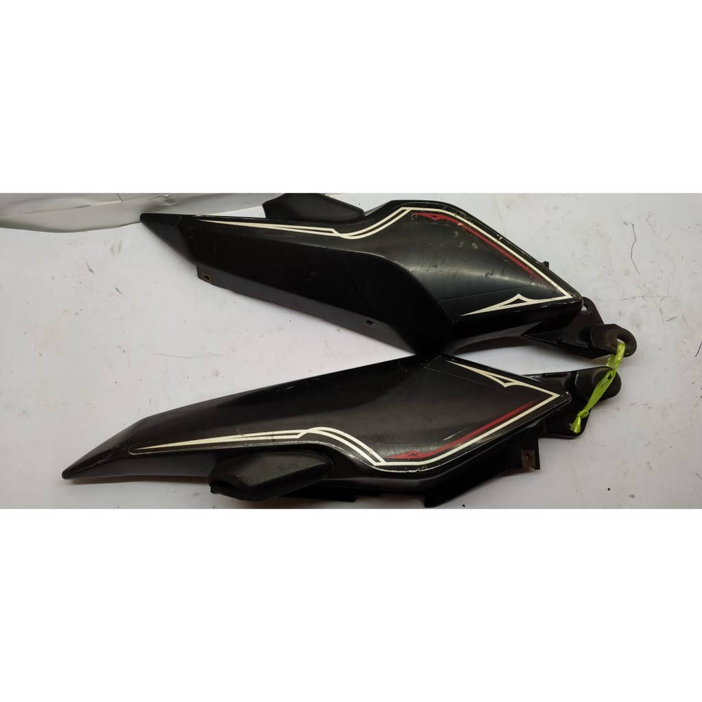 Dek samping bawah jok sepasang cover body yamaha yamaha byson lama karbu ori