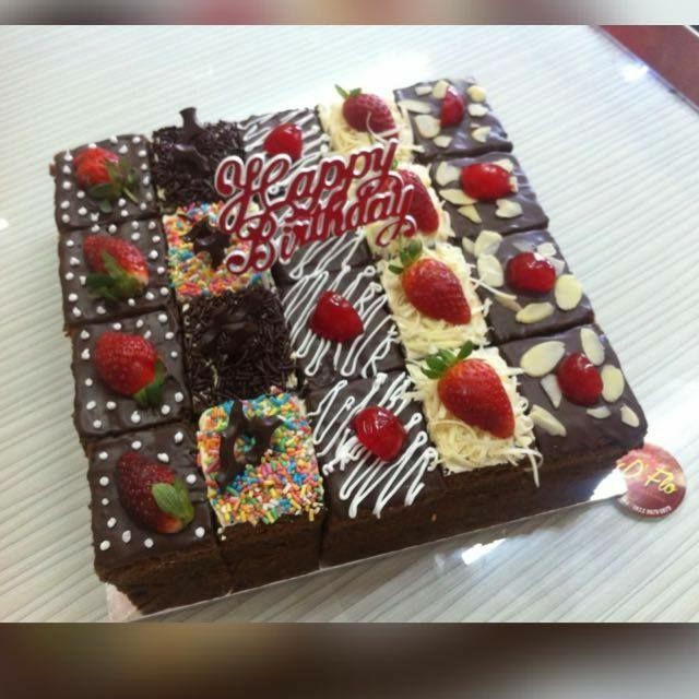 

brownies kukus/brownies enak/ brownies murah/ brownies hias/ kue ultah