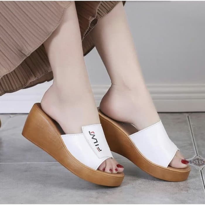 Fila Andra Sandal Wedges Tinggi Model Kokop Tutup Sintetis Warna Putih