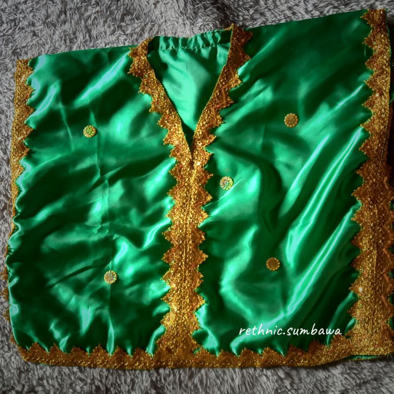 Lamung Pene Baju Adat Sumbawa