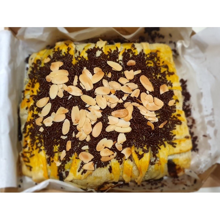 

Chocban Pisang Coklat - Strudel Pisang Coklat - Banana Pastry uk 20x20cm
