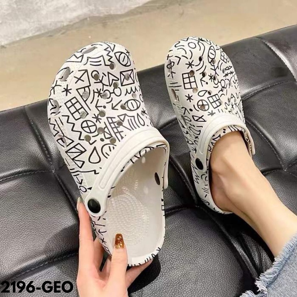 SANDAL BAIM SLIP ON RUMAHAN WANITA INDOOR OUTDOOR IMPORT ANEKA MOTIF LUBANG LUBANG NYAMAN KARET RUBBER ELASTIS ANTI SLIP 2196