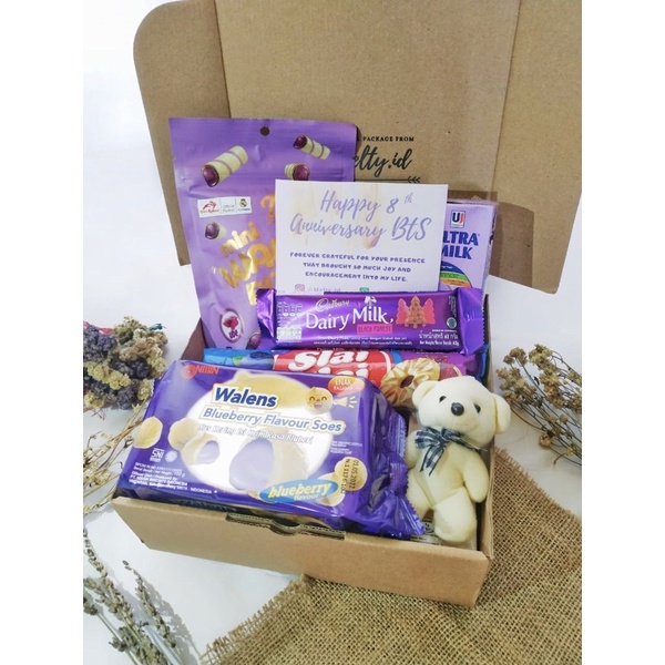 

paket hampers snack varian warna by request by melty.id