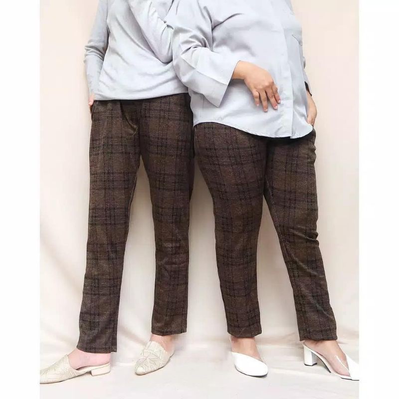 Celana Perempuan Model  Bagy Pants Motif Kotak Kotak