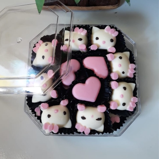 

Coklat karakter hello kitty