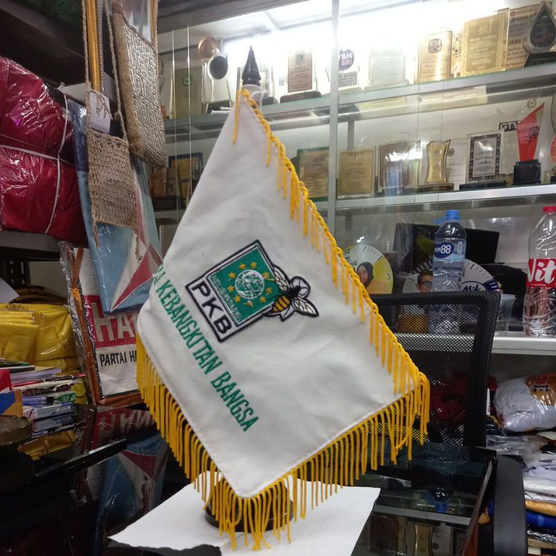 bendera meja beludru PKB