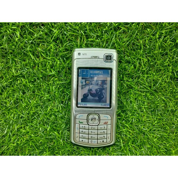 Hp Jadul Nokia N70 Silver Symbian Kenangan Not N91 or N82 or N92 or N79