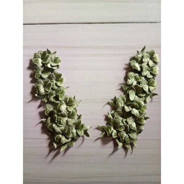 Corsage Bunga Bordir Manual (Aplikasi Kebaya)