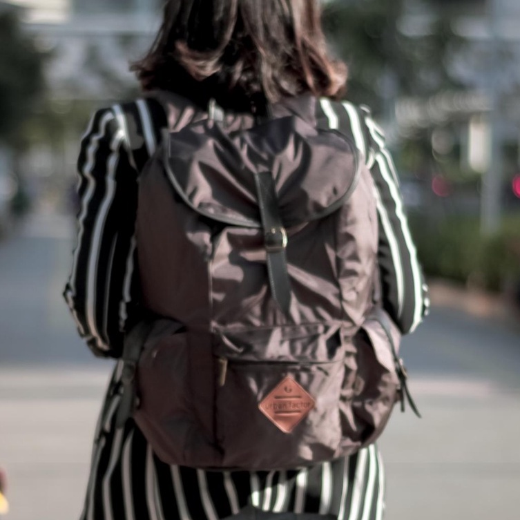 HOLIDAY BROWM |ManNeedMe x URBAN| Tas Ransel Punggung Pria Wanita Backpack ORIGINAL