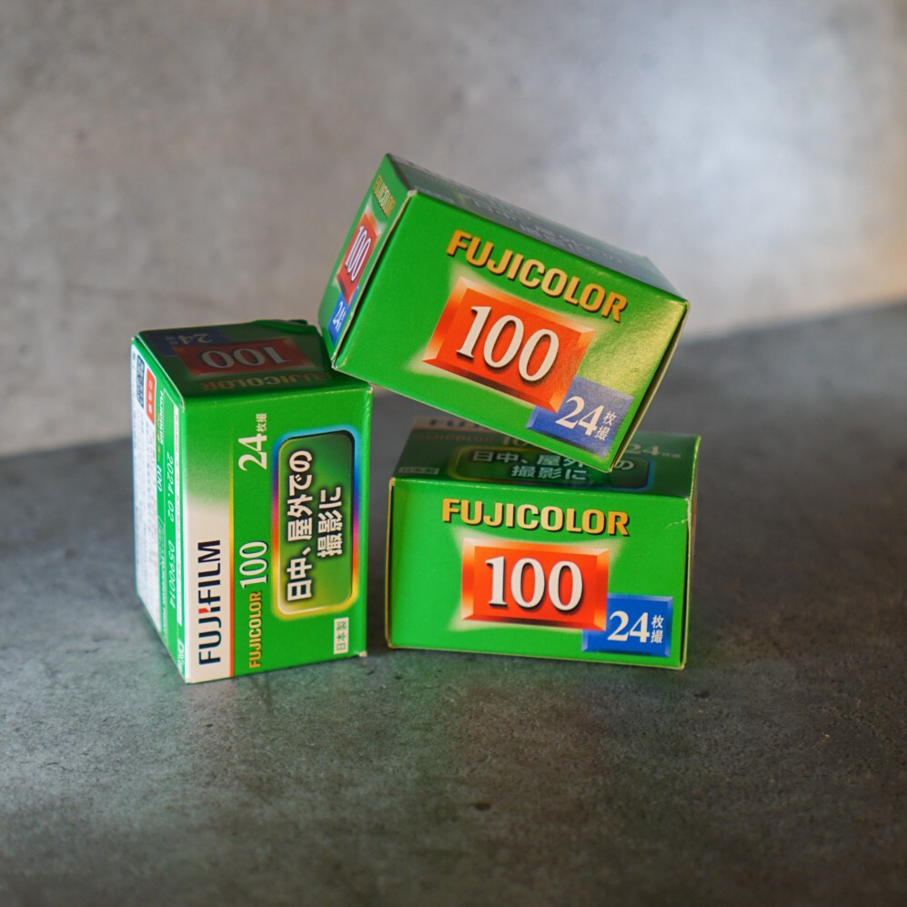 Roll Film Fujicolor 100 | Tomo Film roll 35mm