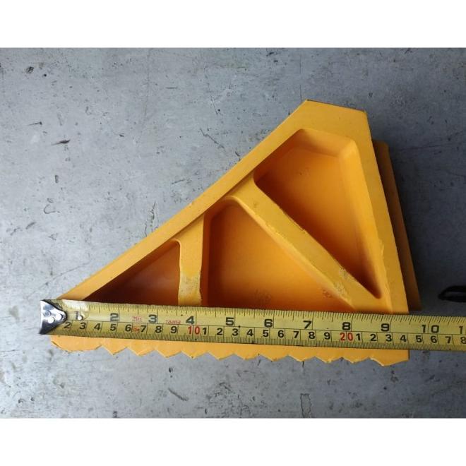 Wheel Chock / Ganjal Ban ( 2 Pcs Inc Rantai Besi Panjang 1,5M )