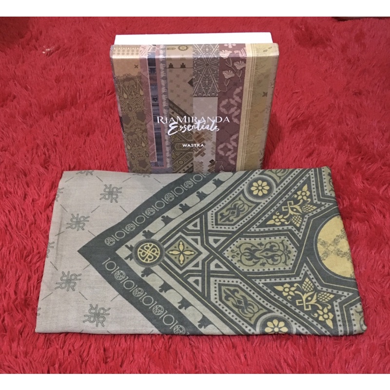 PRELOVED RIA MIRANDA Maimun Scraf Bundling Ayuna Scarf