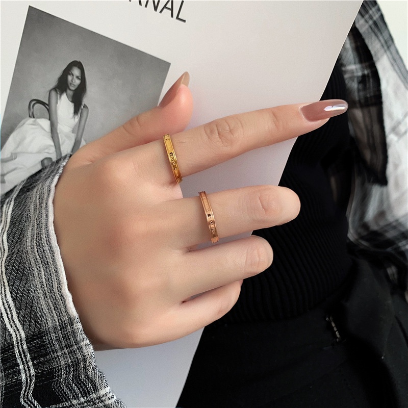 Cincin Baja Titanium Huruf Sederhana Mas Rose Gold Fashion Pria Wanita Rings