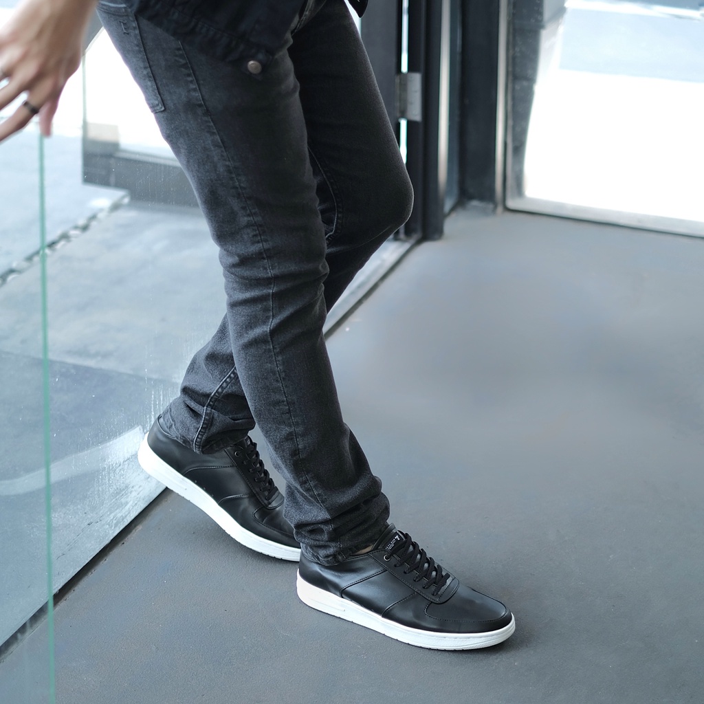 ADAPTIVE BLACK |ManNeedMe x Reyl| Sepatu Sneakers Pria Casual Shoes Sol Dijahit ORIGINAL