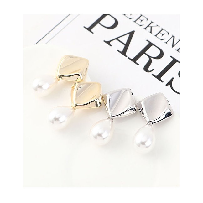 LRC Anting Tusuk Fashion 14k Gold Gold-plated Pearl Geometry Earrings Y63103