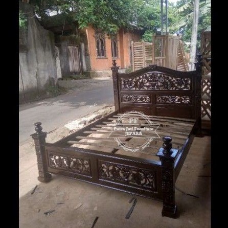 Dipan Tempat Tidur ukuran 180cm kayu jati ukir Jepara