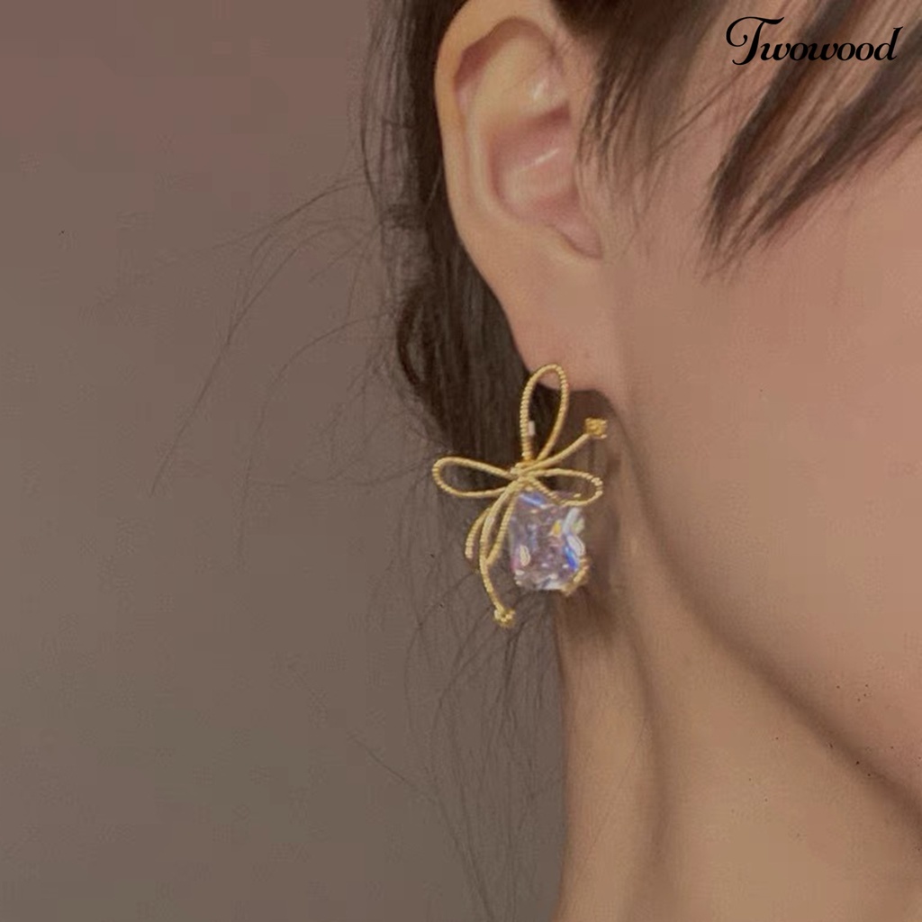 1 Pasang Anting Bentuk Ikatan Simpul Bahan Alloy Aksen Glitter Untuk Wanita