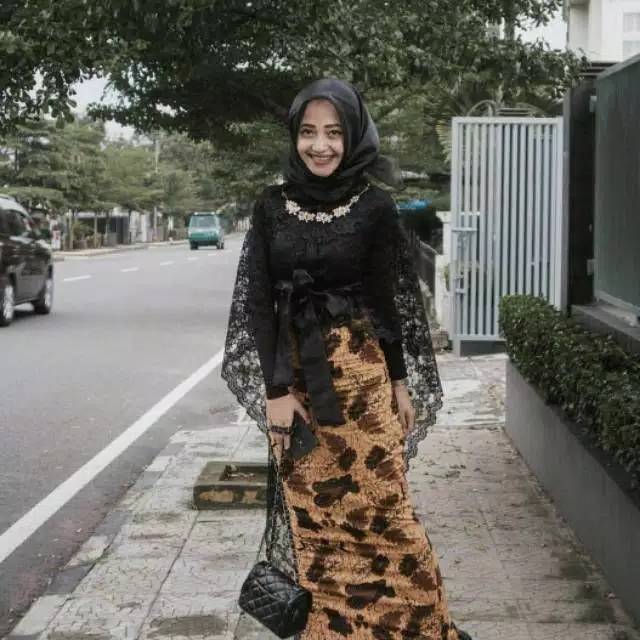 Ong cape / cape panjang brokat