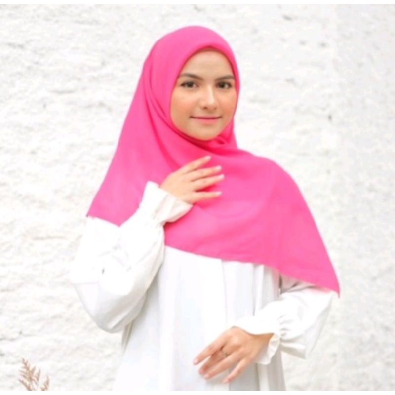 hijab bella/hijab segi empat/ hijab putih sekolah