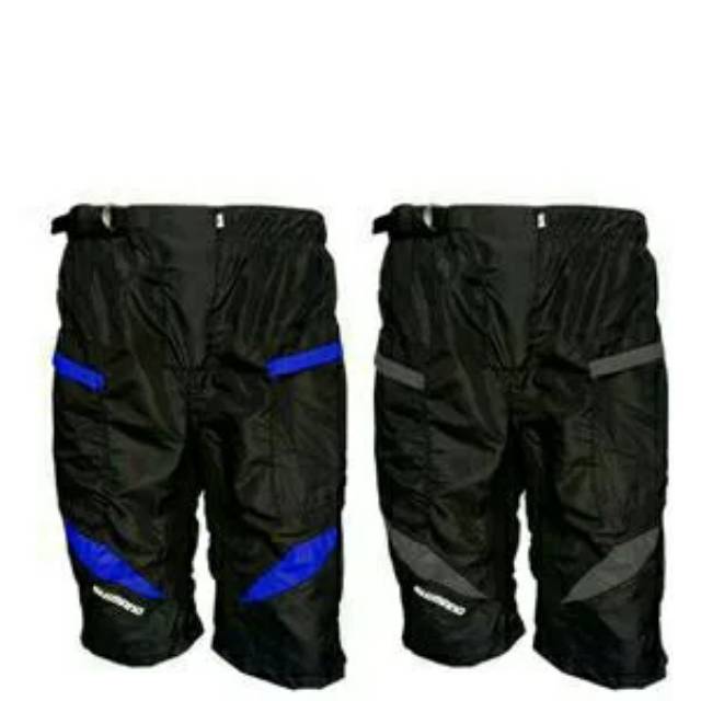 Celana sepeda pendek