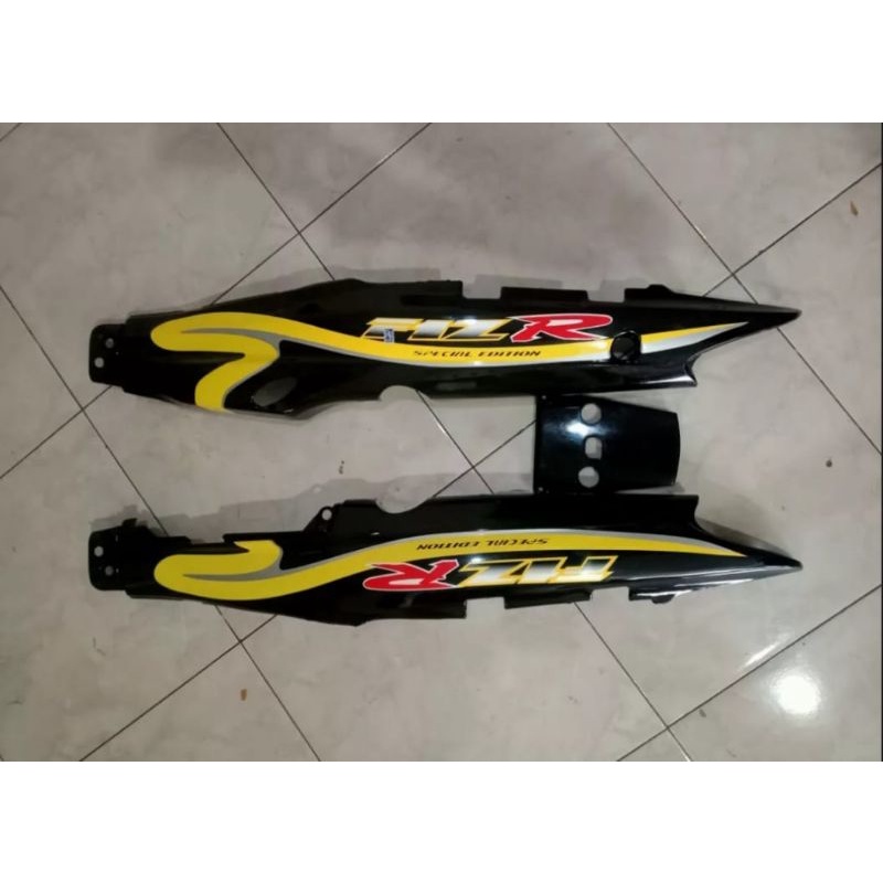 cover body yamaha fiz r hitam set striping fiz r kuning kaltex