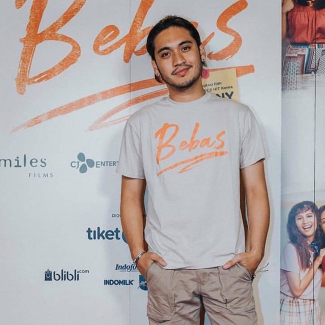 Kaos Bebas Film Reuni SMA Marsha Timothy Sheryl Sheinafia Giorgino ( Film Bebas )