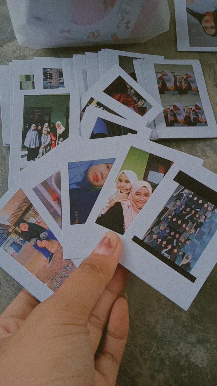 Cetak Polaroid Mini Ukuran (5,2 Cm X 7,75 Cm) Proses Kilat