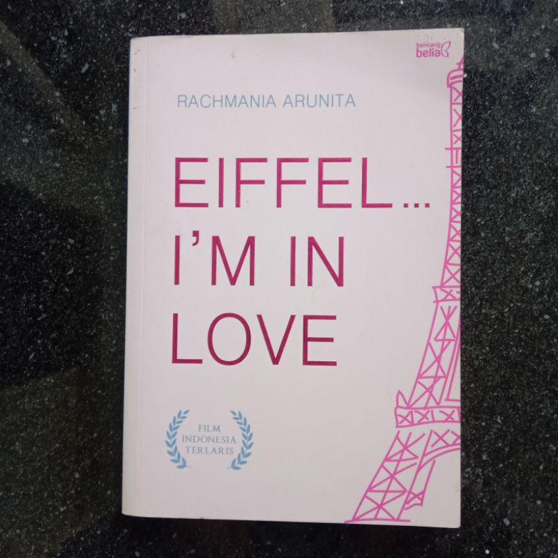 Preloved Novel Eiffel I'm in Love Rachmania Arunita