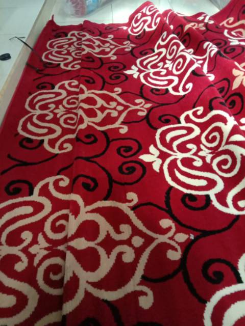 Karpet Permadani Motif Ukuran 210x310 cm Kualitas Premium Bahan Lembut dan Halus