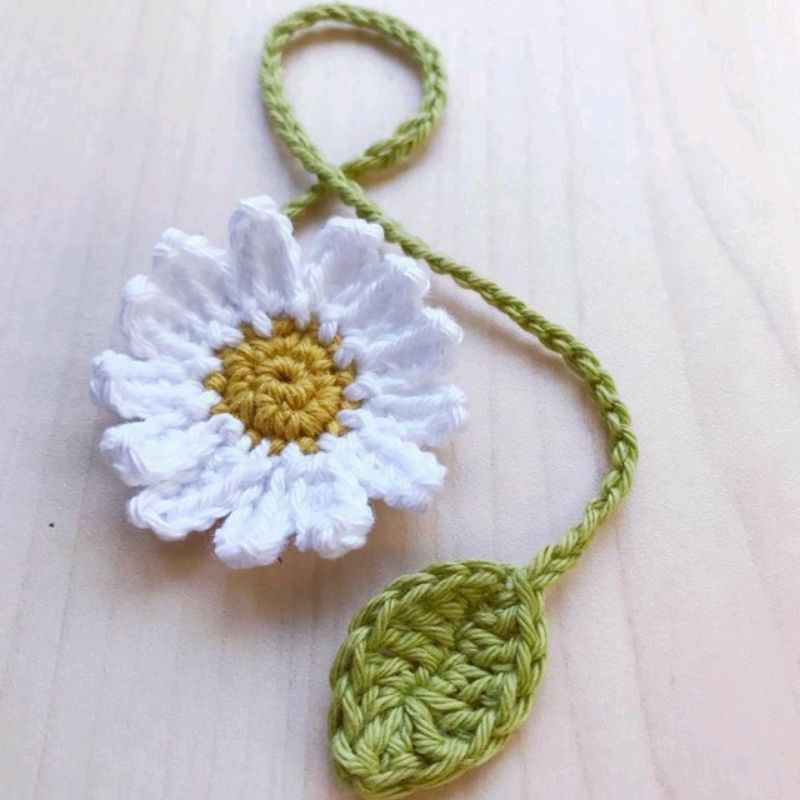 

Crochet Flower Bookmark