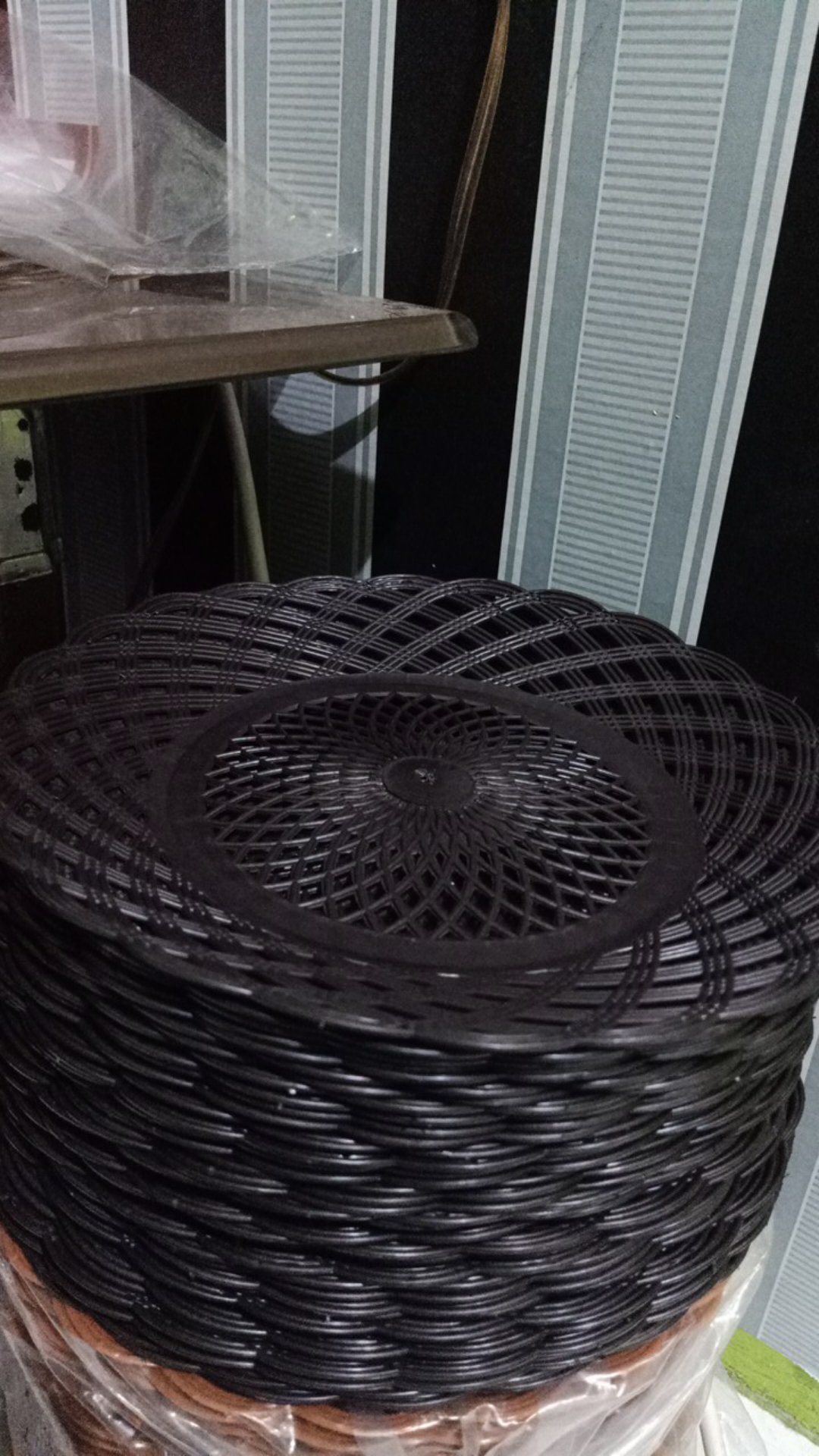 Cjb  1pcs Piring Rotan Plastik Anyam Piring Plastik / 1pcs Piring Penyetan