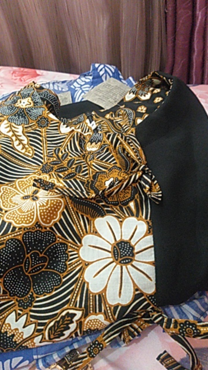 Atasan Batik Wanita Kembang Pita Blouse
