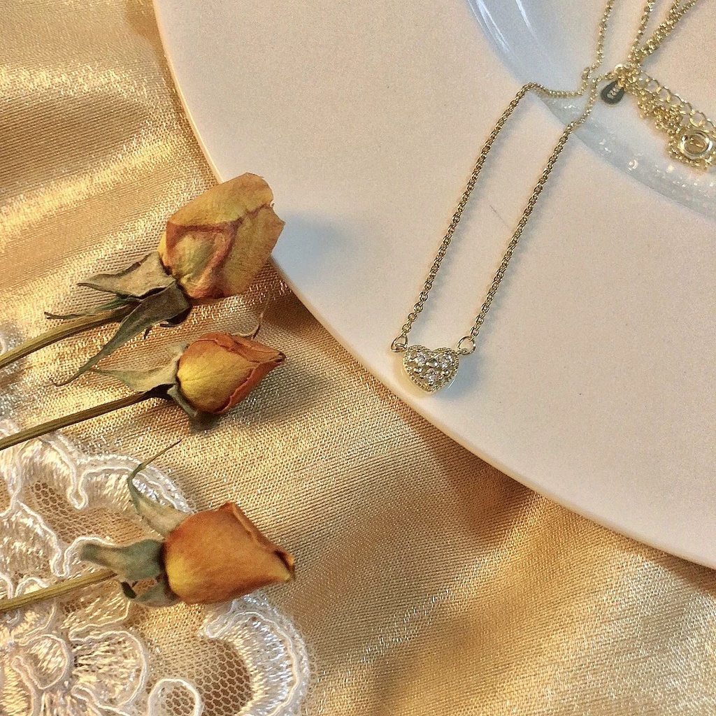 YEEZII Kalung Choker Rantai Emas Dengan Liontin Hati Aksen Kristal Untuk Wanita