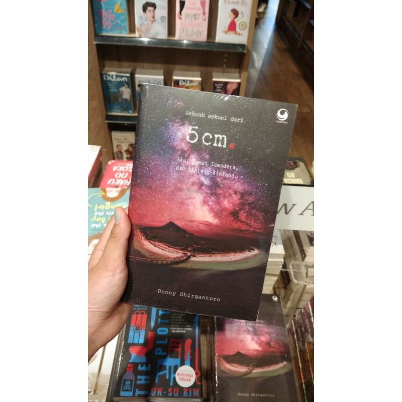 5cm : aku, kamu, samudera dan bintang bintang