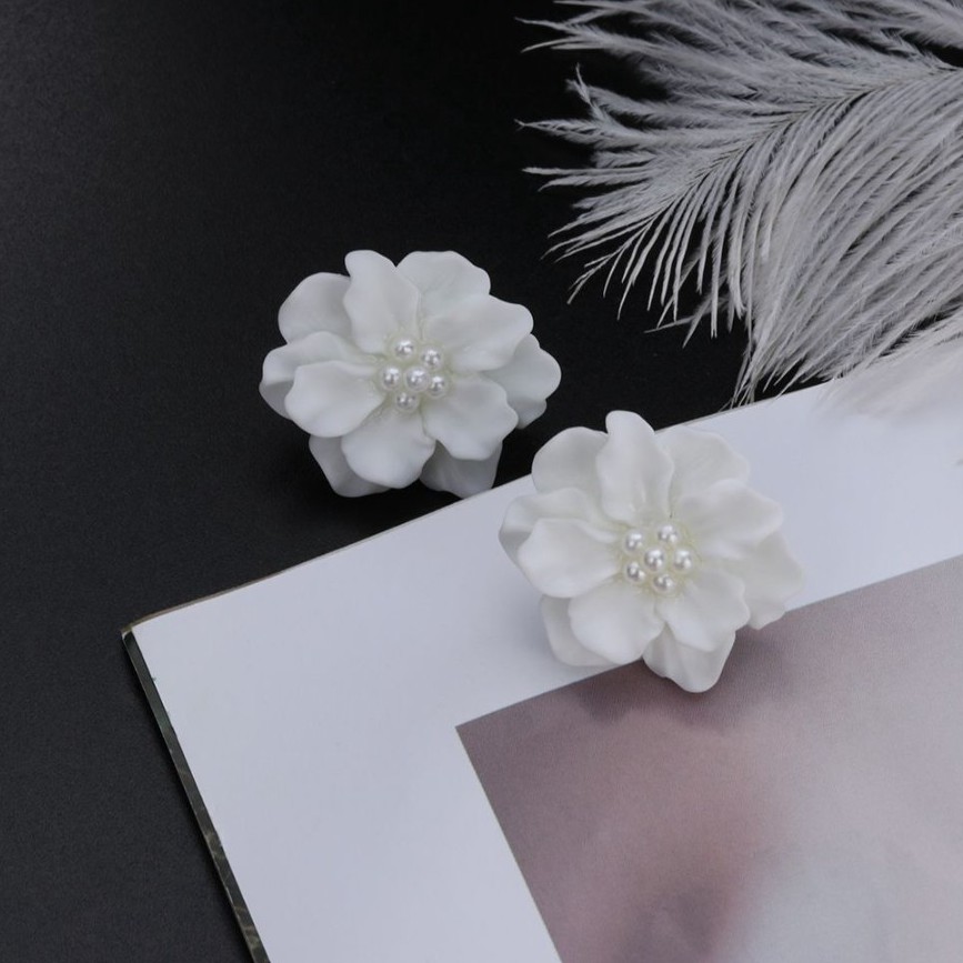Anting Wanita Korea Elegan Bunga Putih Mutiara/ Korean Elegant White Flower Pearl Earrings-1