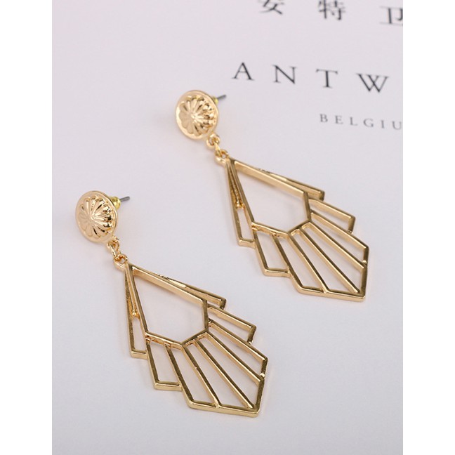 LRC Anting Tusuk Fashion Golden Hollow Geometry Alloy Stud Earrings D60486