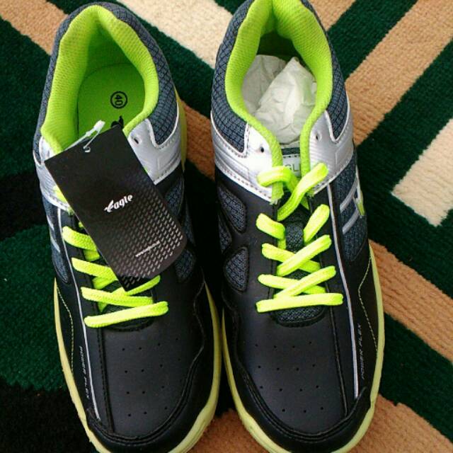 Sepatu sport eagle
