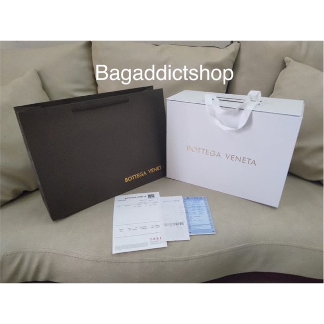 

BagAddict BTG Box SET Medium White + Paperbag Large (Box, Paperbag, Bill)