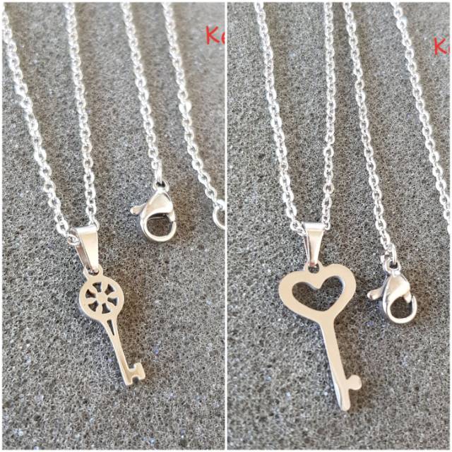 Kalung titanium white motif kunci love import Antikarat /kalung import murah antikarat selamanya