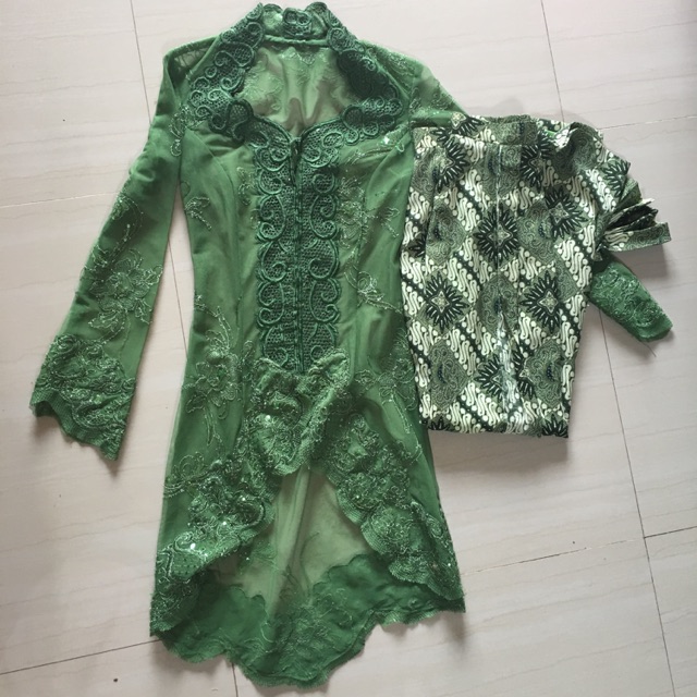 Kebaya Set Tunangan Bridesmaid Wisuda