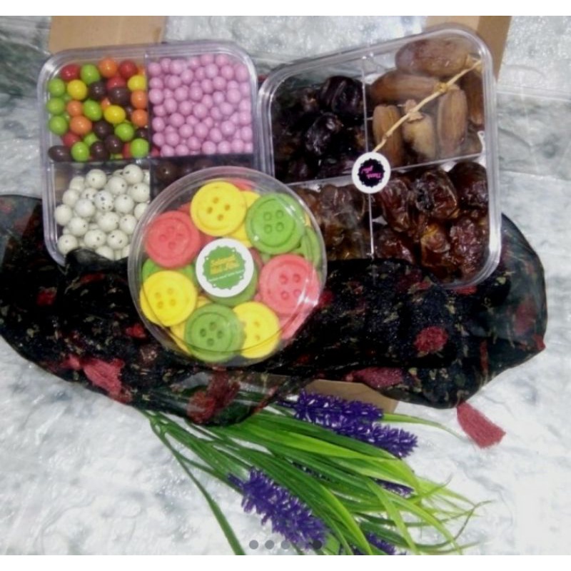 

Hampers Lebaran Paket Kue Idul Fitri